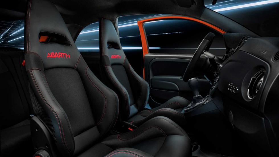 Με δύο πακέτα εξοπλισμού και νέο χρώμα η γκάμα της Abarth 